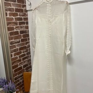 Elegant Cream Lace-Trimmed wedding Dress